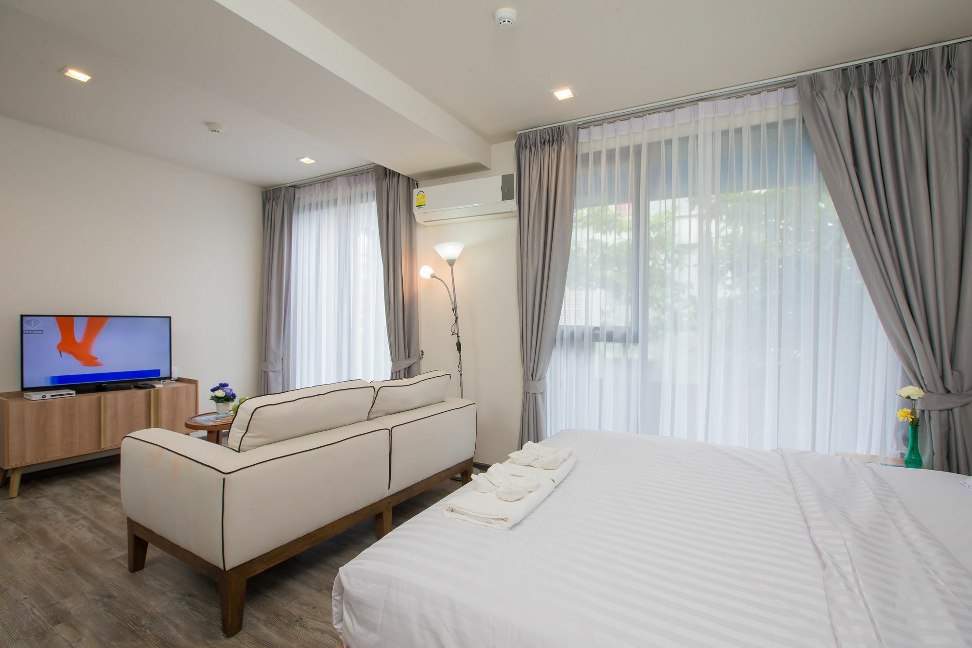 The Deck Condo Patong By Vip Exterior photo